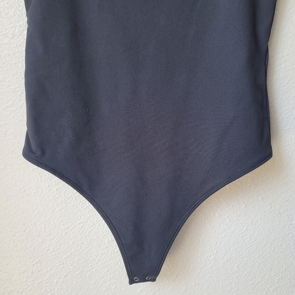Abercrombie & Fitch Soft AF Square Neck Tank Bodysuit Size Medium In Black - Picture 3 of 8